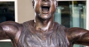 Miami Heat tuvo que cambiarle la cabeza a la estatua de Dwyane Wade después de dos años de burlas