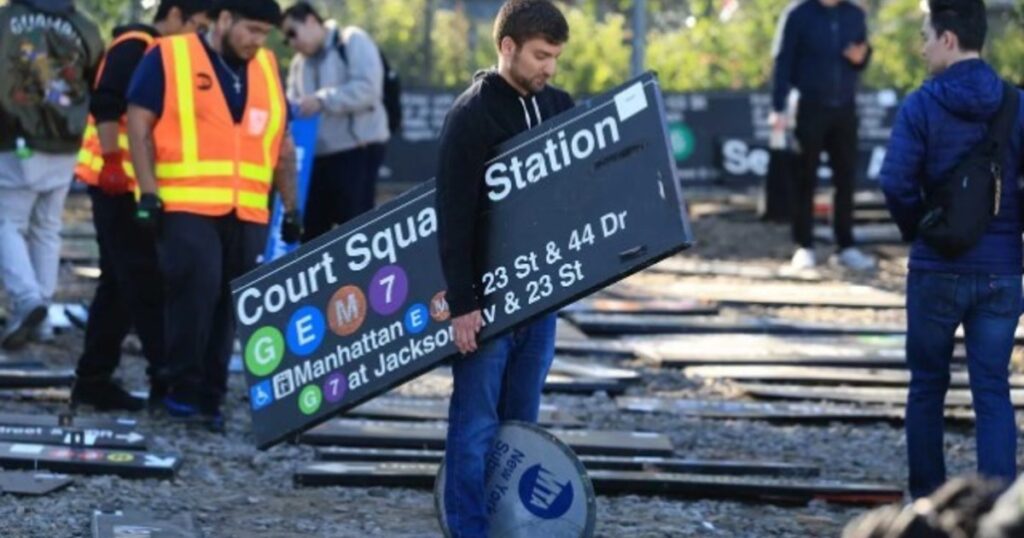 Miles de personas compran las reliquias del subte de Nueva York
