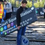 Utilice este título Miles de personas compran las reliquias del subte de Nueva York y cree en base a ese titulo original un titulo nuevo, preciso, comprensible y que no pierda relacion con el titulo original. Necesito que me devuelvas solo y nada mas que el titulo nuevo.