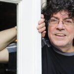 Utilice este título  Murió Piero, la voz inolvidable de “Para el pueblo lo que es del pueblo” y “Mi viejo” y cree en base a ese titulo original un titulo nuevo, preciso, comprensible y que no pierda relacion con el titulo original. Necesito que me devuelvas solo y nada mas que el titulo nuevo.