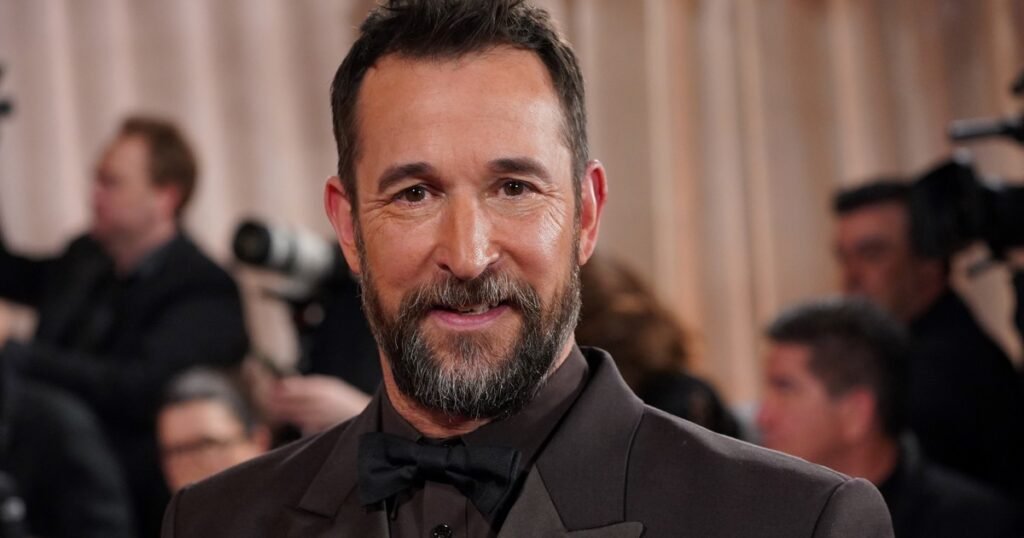 Noah Wyle, el doctor Robby de la multipremiada "The Pitt", fue elegido como el hombre más sexy del mundo en 2026