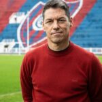 Utilice este título despidió al mánager y sufrió el embargo de un futbolista que apenas jugó 4 partidos y cree en base a ese titulo original un titulo nuevo, preciso, comprensible y que no pierda relacion con el titulo original. Necesito que me devuelvas solo y nada mas que el titulo nuevo.