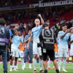 Utilice este título el club se defiende pero en Inglaterra advierten que sus figuras podrían irse libres y cree en base a ese titulo original un titulo nuevo, preciso, comprensible y que no pierda relacion con el titulo original. Necesito que me devuelvas solo y nada mas que el titulo nuevo.