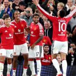 Utilice este título la banca del DT del Manchester United a Lisandro Martínez antes de un partido clave en la Premier League y cree en base a ese titulo original un titulo nuevo, preciso, comprensible y que no pierda relacion con el titulo original. Necesito que me devuelvas solo y nada mas que el titulo nuevo.