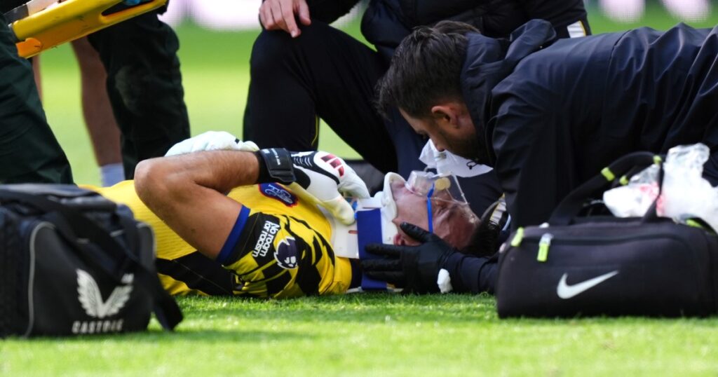 un fuerte choque lo mandó al hospital durante el partido entre Chelsea y Everton